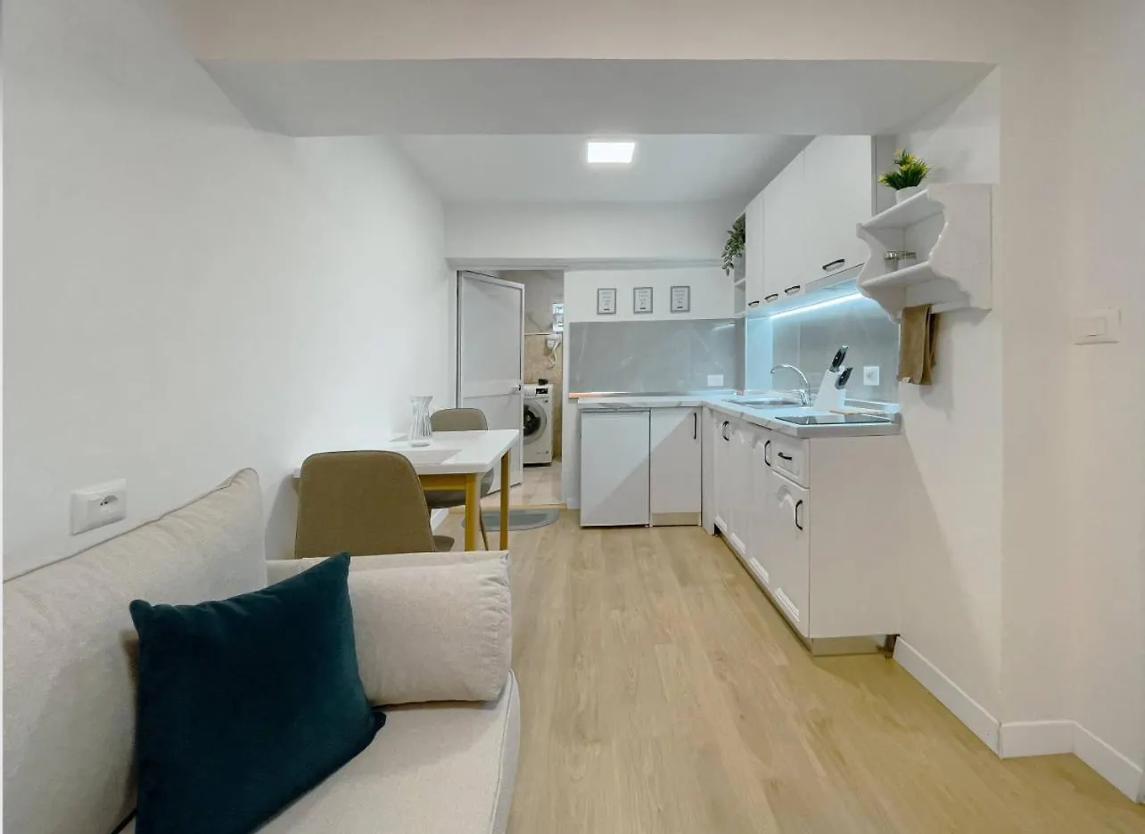 Cozy Home In City Center Tiran