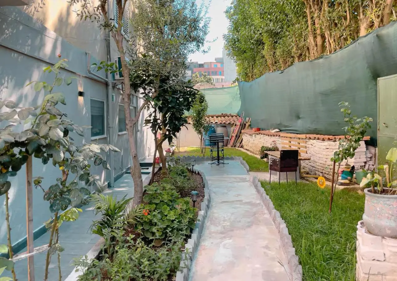 Cozy Home In City Center Tiran