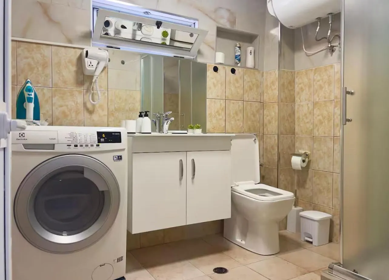 Cozy Home In City Center Tiran